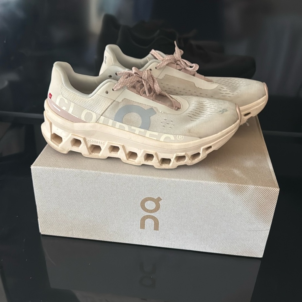 On Women’s Cloudmonster Sneakers 7.5 Moon Fawn Color